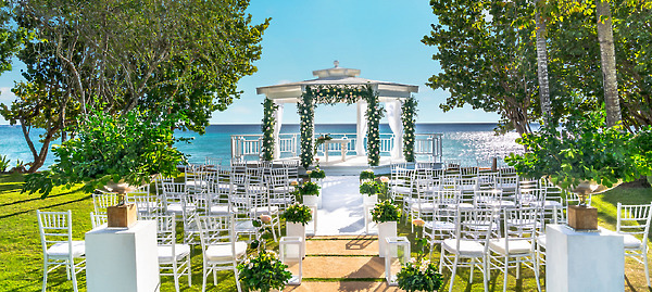 Go Fully Tropical For Your Destination Wedding