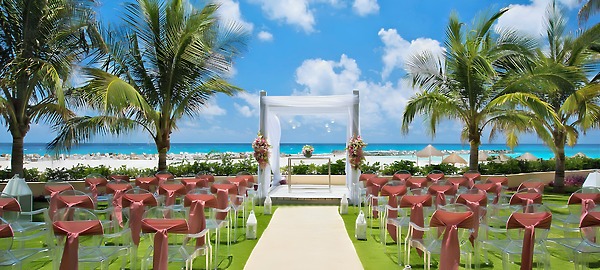 5 Best Cancun Resorts for Destination Weddings