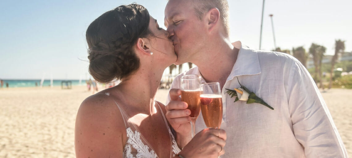 mouthwatering destination wedding catering ideas sandos playacar champagne couple beach