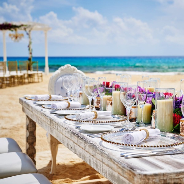 What is the Average Price For a Cancun Destination Wedding?