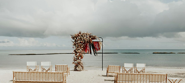 Christmas Wedding Ideas to Take to the Beach