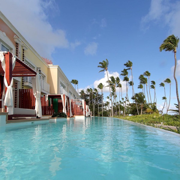 Swim-Up Suites and Plunge Pools at Luxury Caribbean Resorts