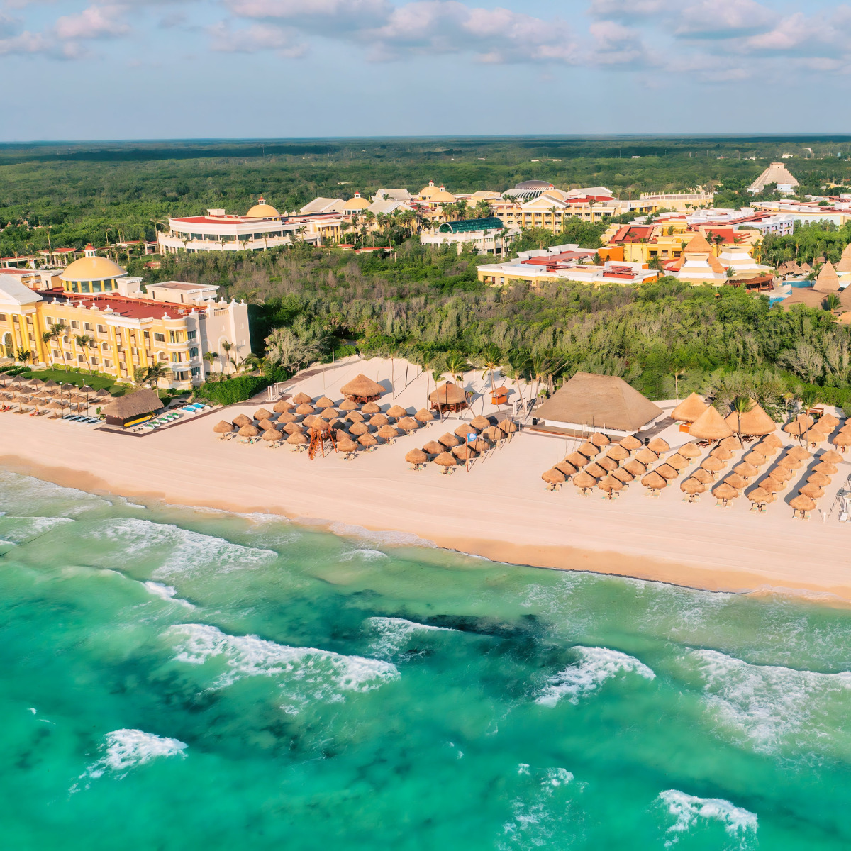 An aerial view of a destination wedding at Iberostar Selection Paraiso Lindo beach resort in Mexico.