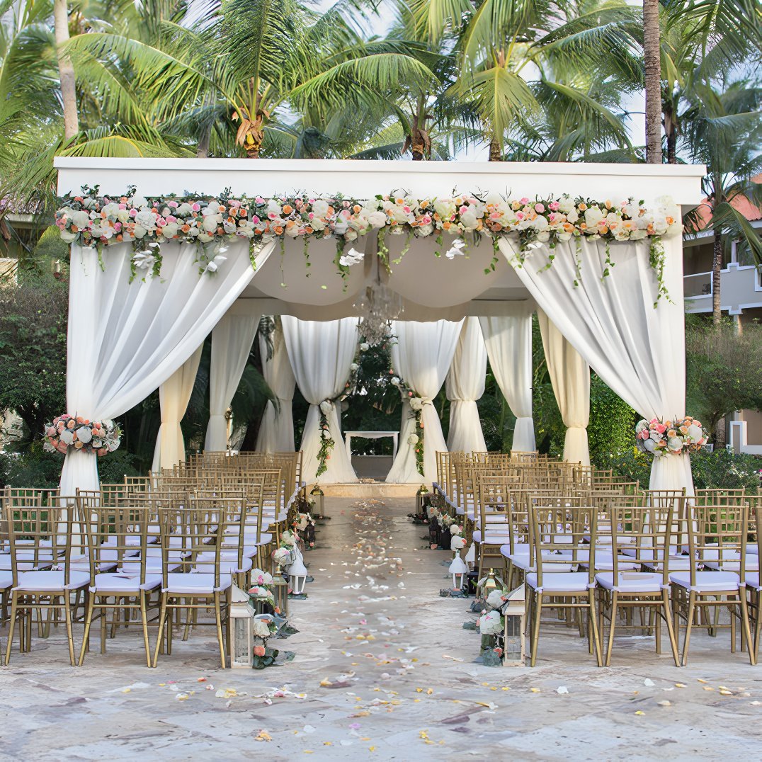 large wedding at garden destination wedding venue at Dreams Palm Beach Punta Cana Dominican Republic