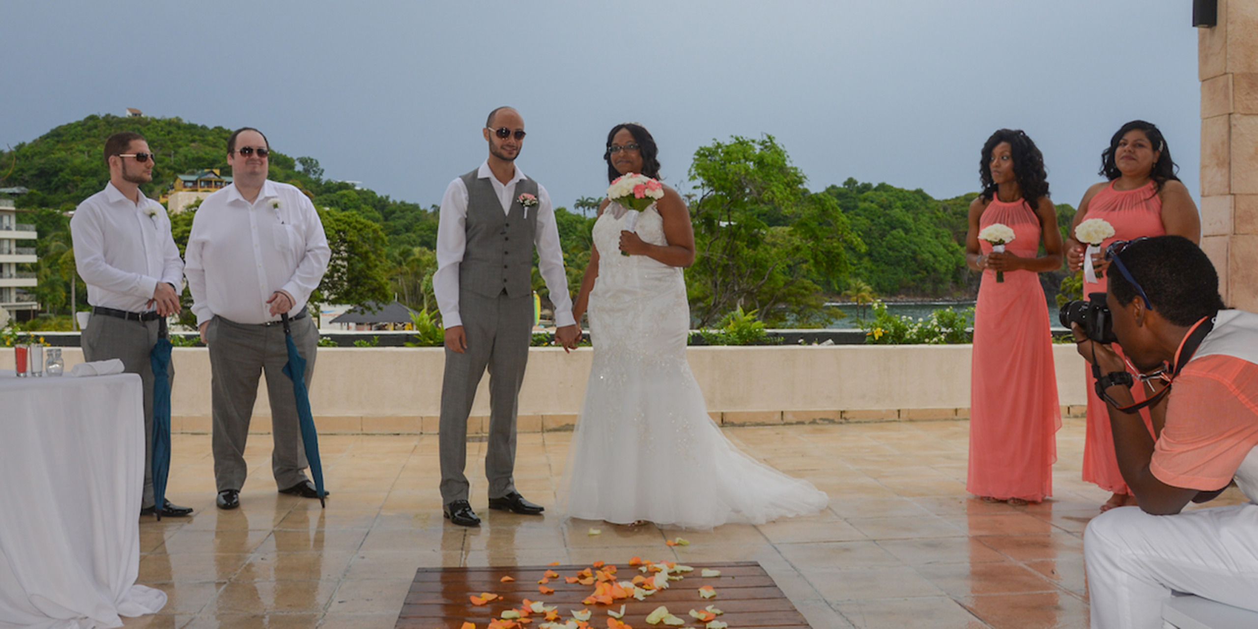 India and Igor pose for photos with their bridesmaids and groomsmen