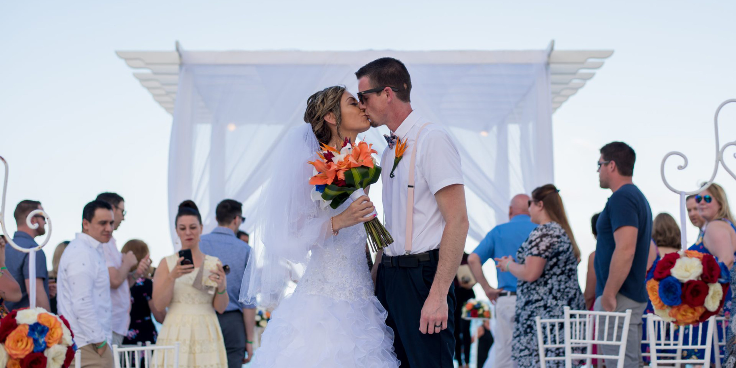 Sonja and Eric kiss after being married