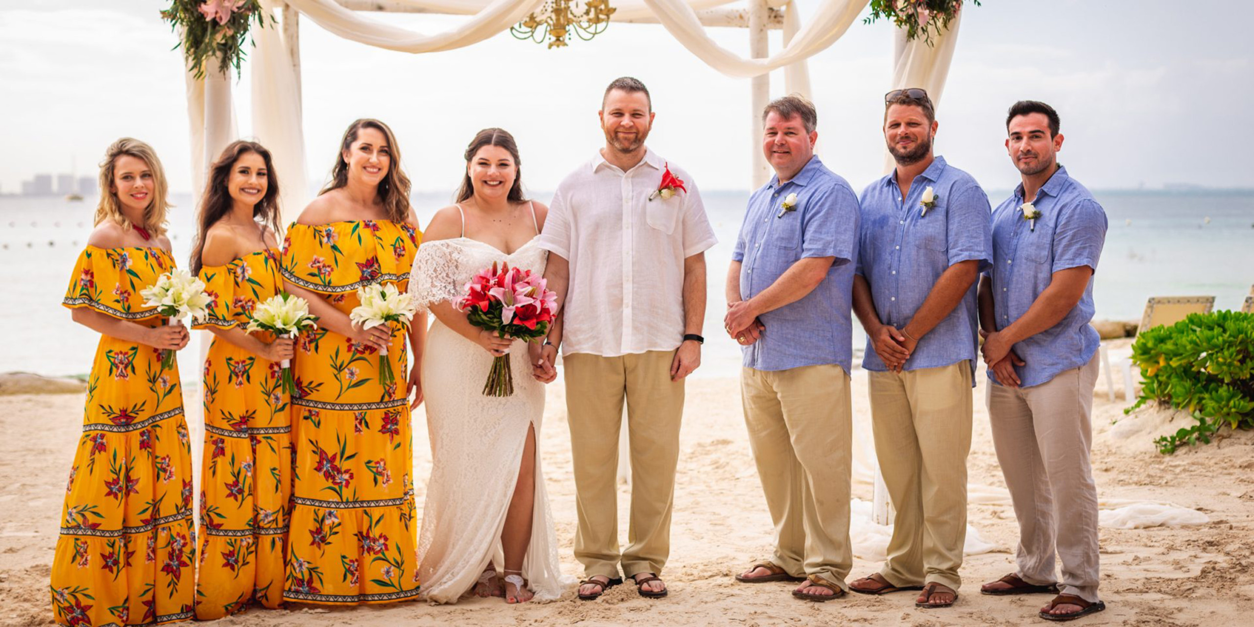 Waylon and Megan pose with their bridesmaids and groomsmen