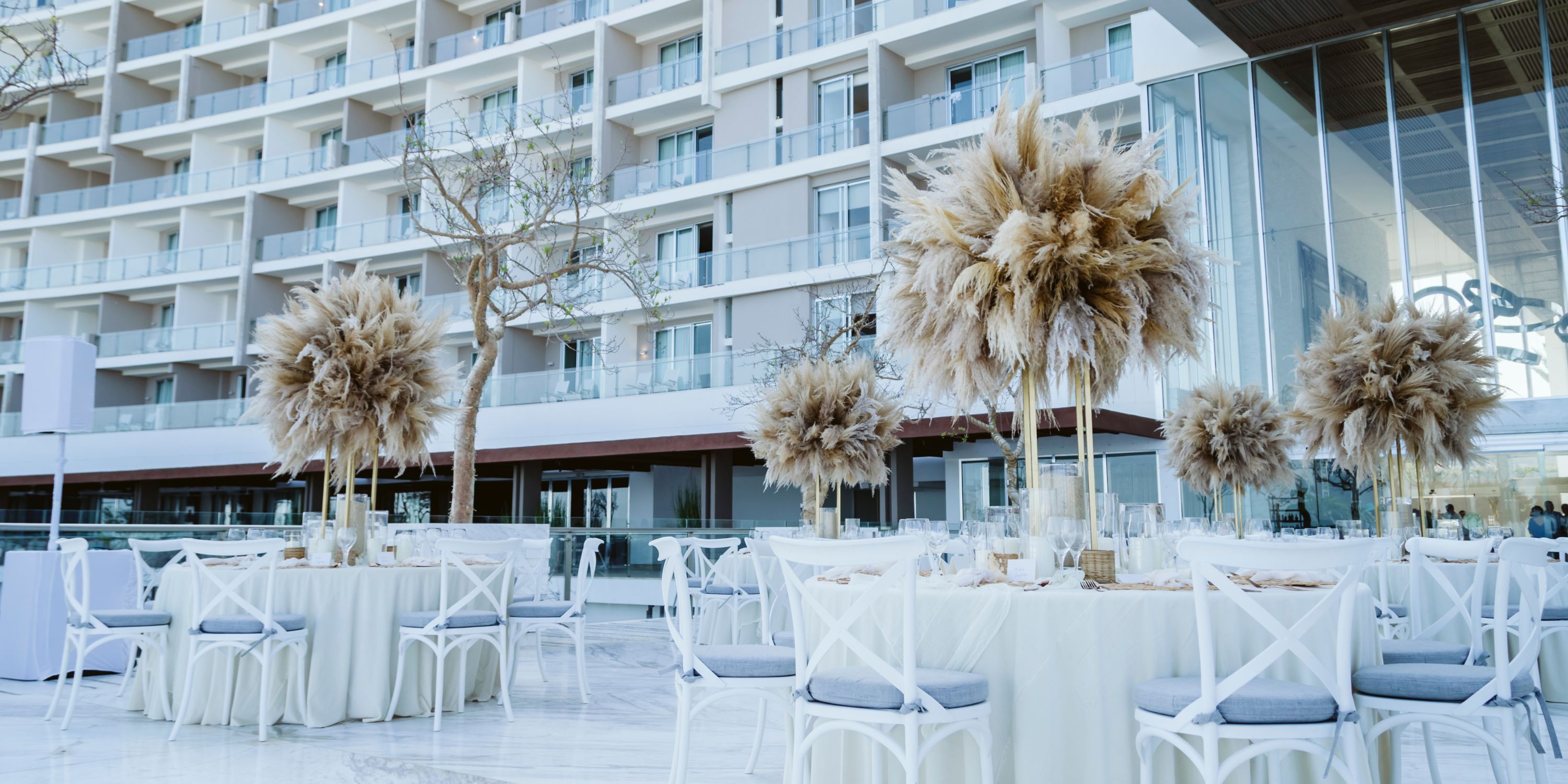 Le Blanc Spa Resort Los Cabos: outdoor dining for a destination wedding with round tables and white chairs.