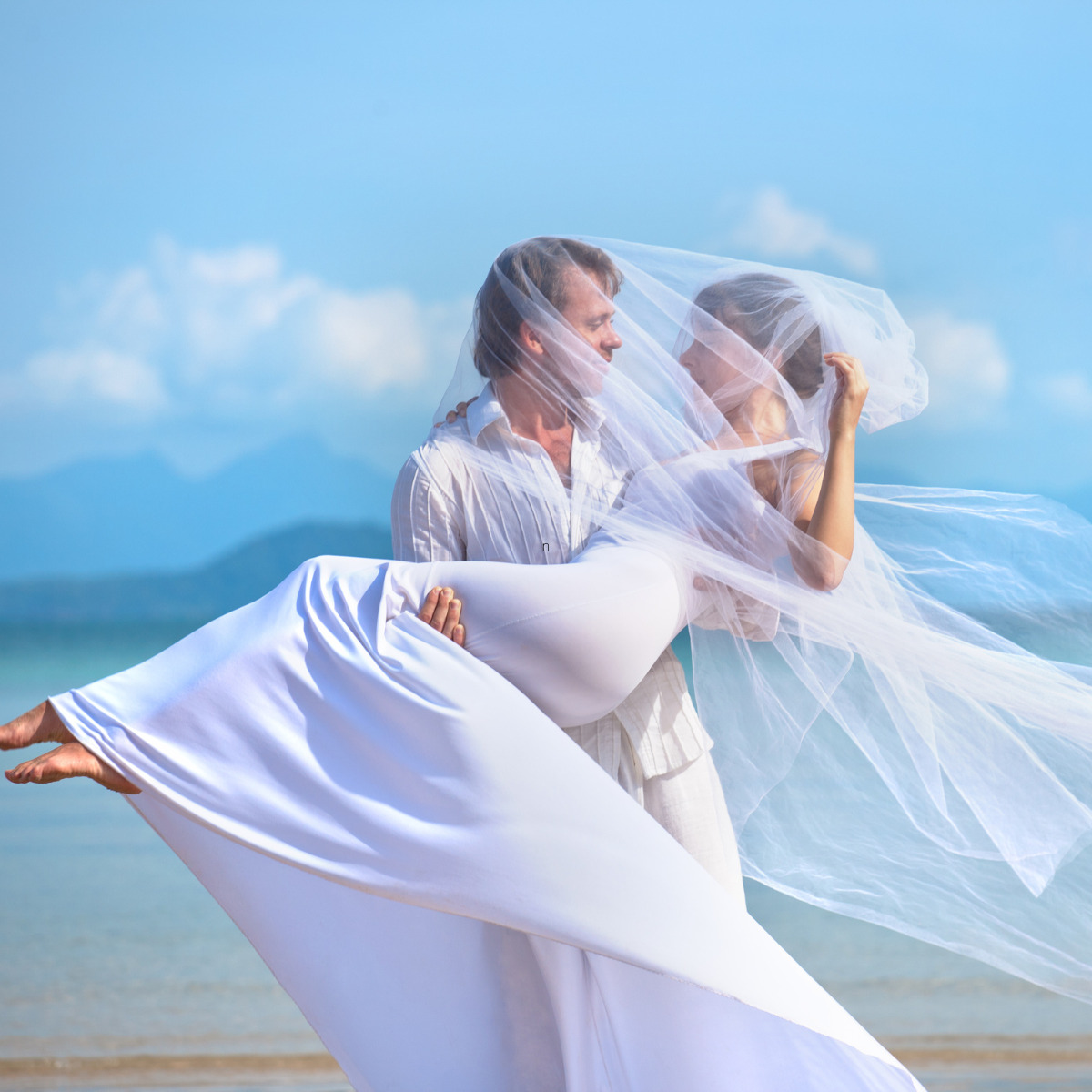 A newly married couple on the beaches of Aruba