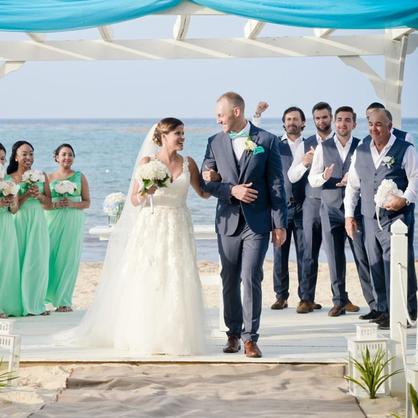 What to Wear to a Destination Wedding: Guest & Couple Outfit Guide for 2026