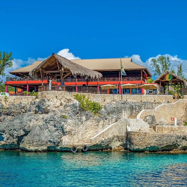 Visiting Rick’s Cafe in Negril: Tips, Recommendations, and Must-Dos