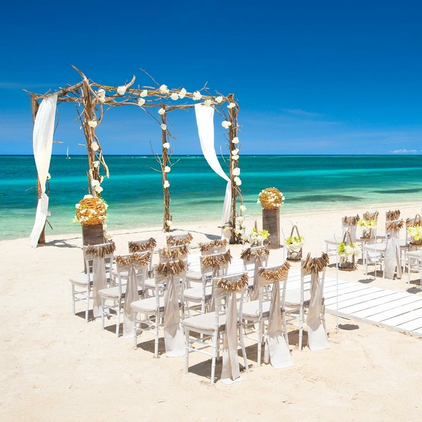 What’s Included in the Best Beach Wedding Packages?