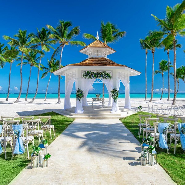 Punta Cana Wedding Packages: Resorts, Costs & Comparison 2026