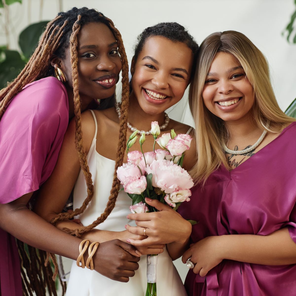 what does the maid of honor do