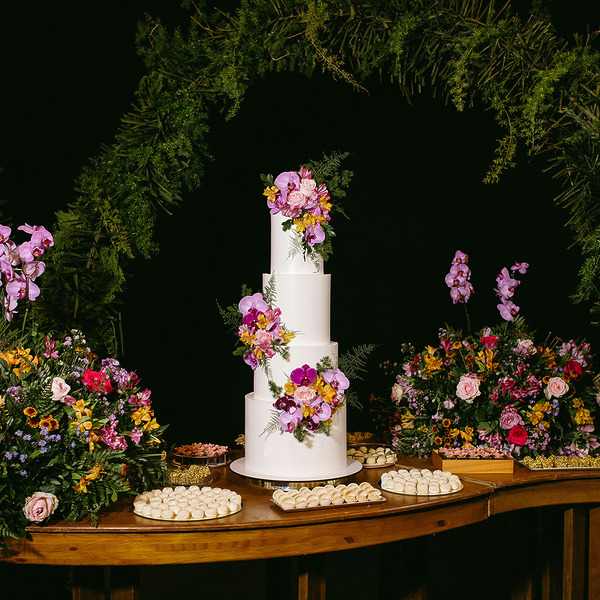 5 Destination Wedding Cake Designs We Love