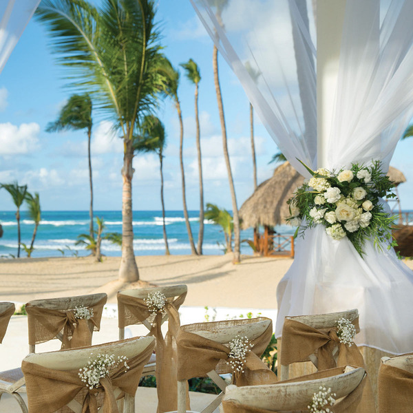 The 2026 Guide on How to Plan a Beach Wedding