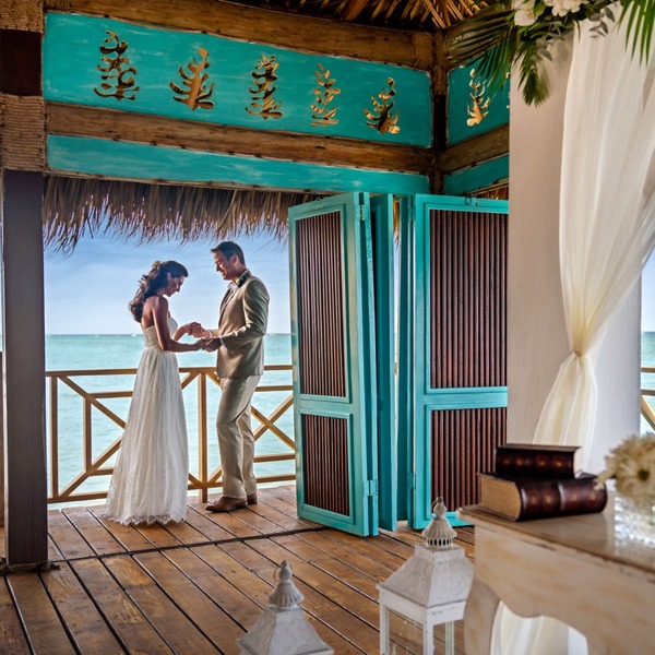 11 Destination Wedding Photo Ideas That’ll Make Your Album Shine