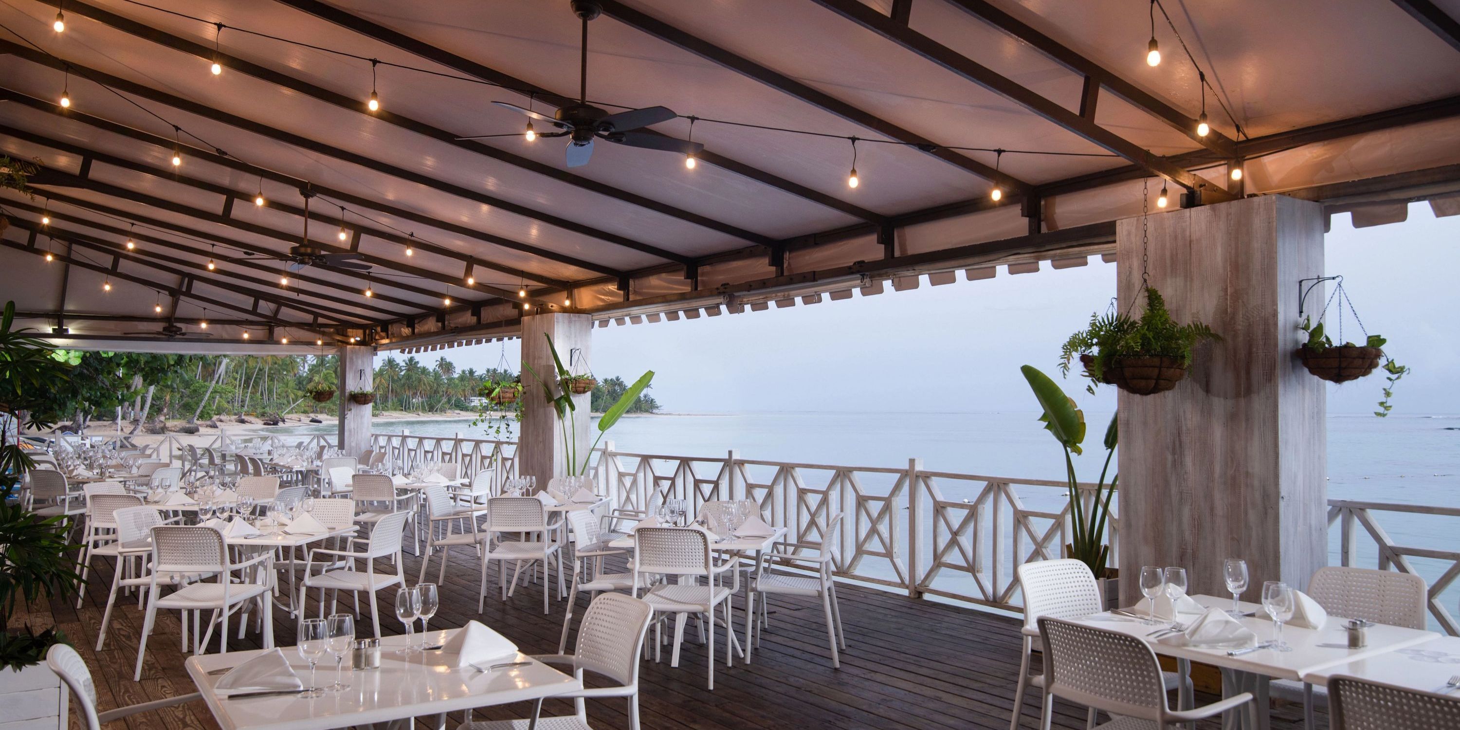Open-air seaside dining at Bahia Principe Grand El Portillo, perfect for a destination wedding.