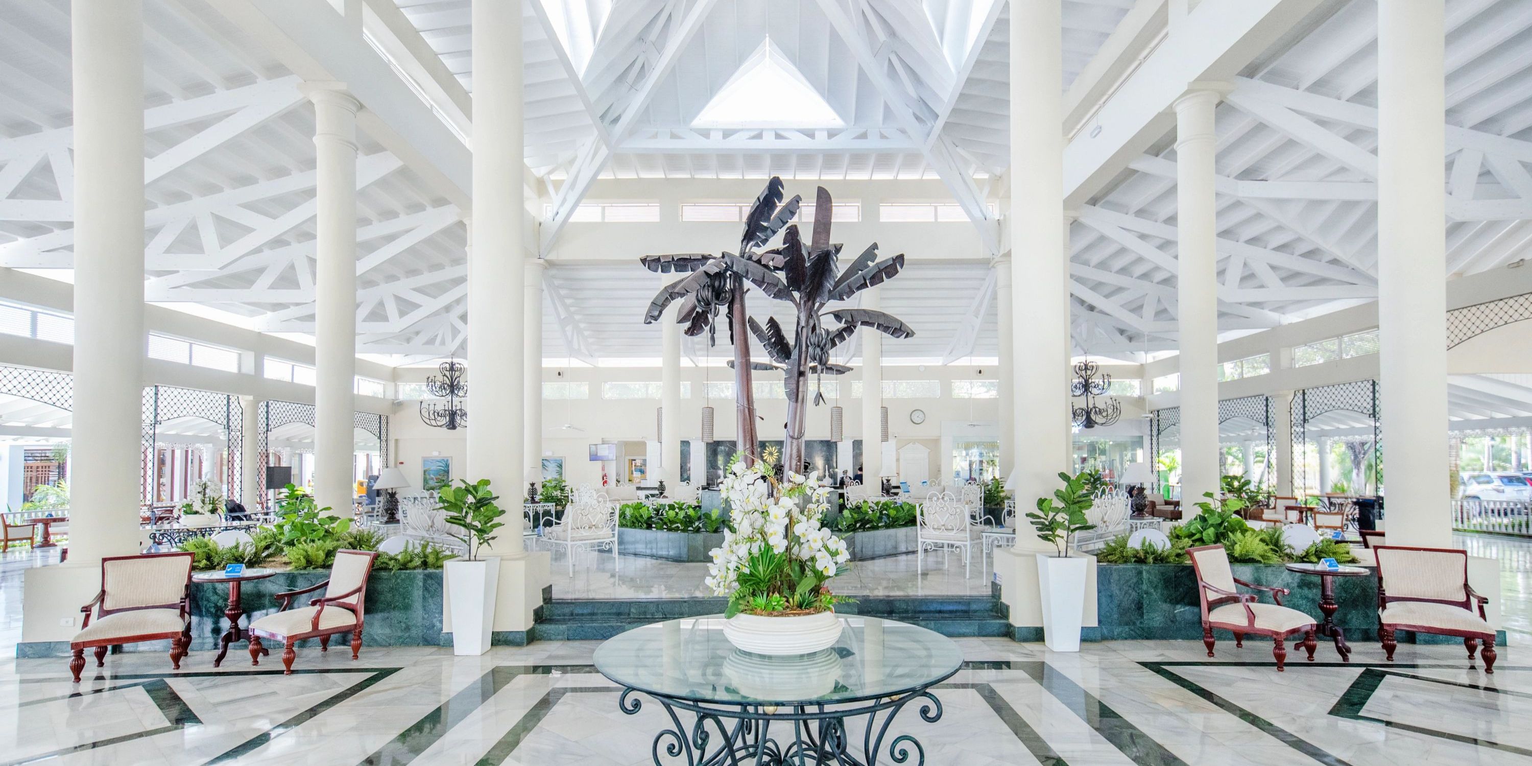 Spacious lobby at Bahia Principe Grand El Portillo, perfect for a destination wedding, with high ceilings and tropical décor.
