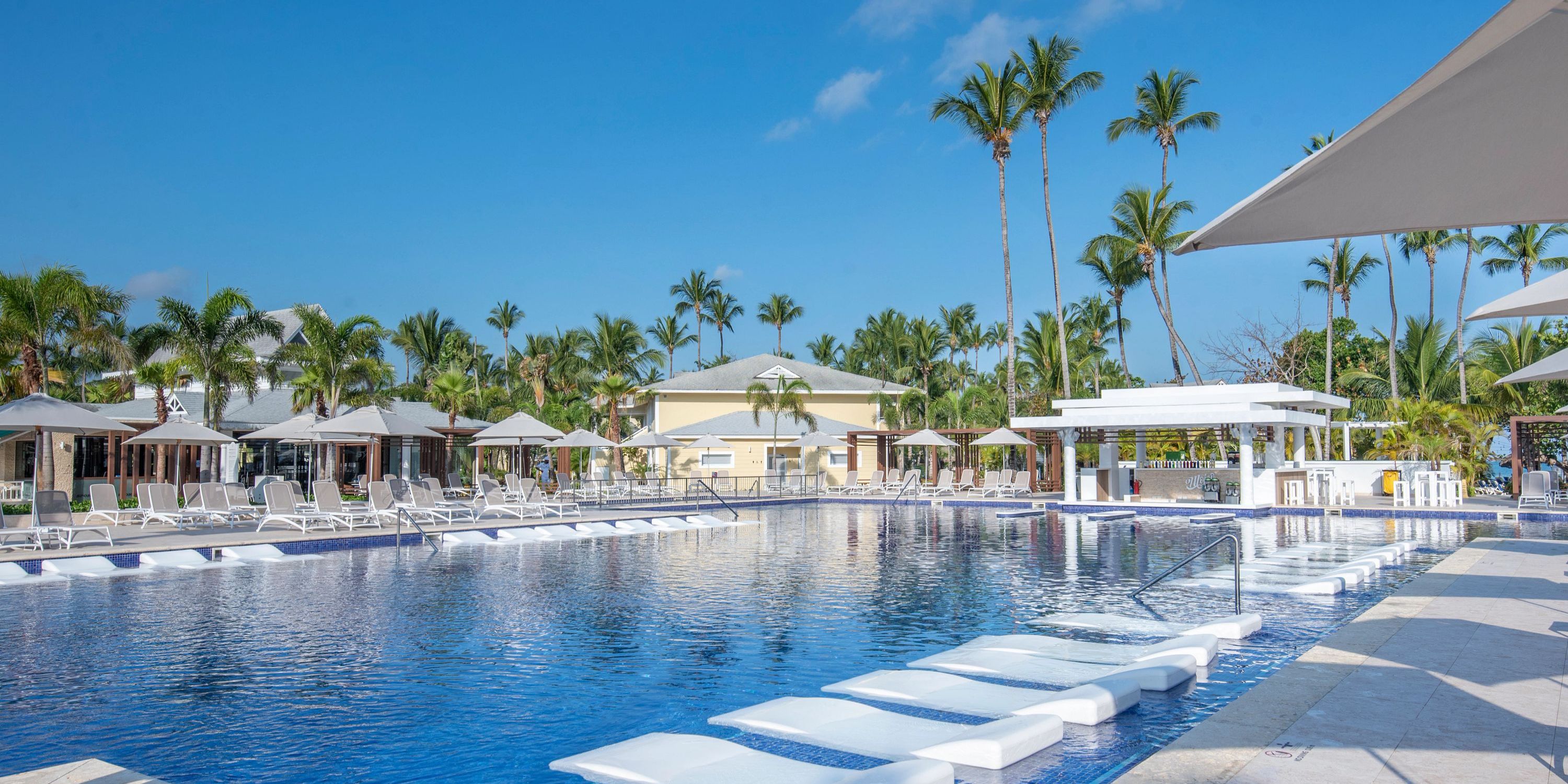 Bahia Principe Grand El Portillo: outdoor pool with lounge chairs—perfect for a destination wedding.