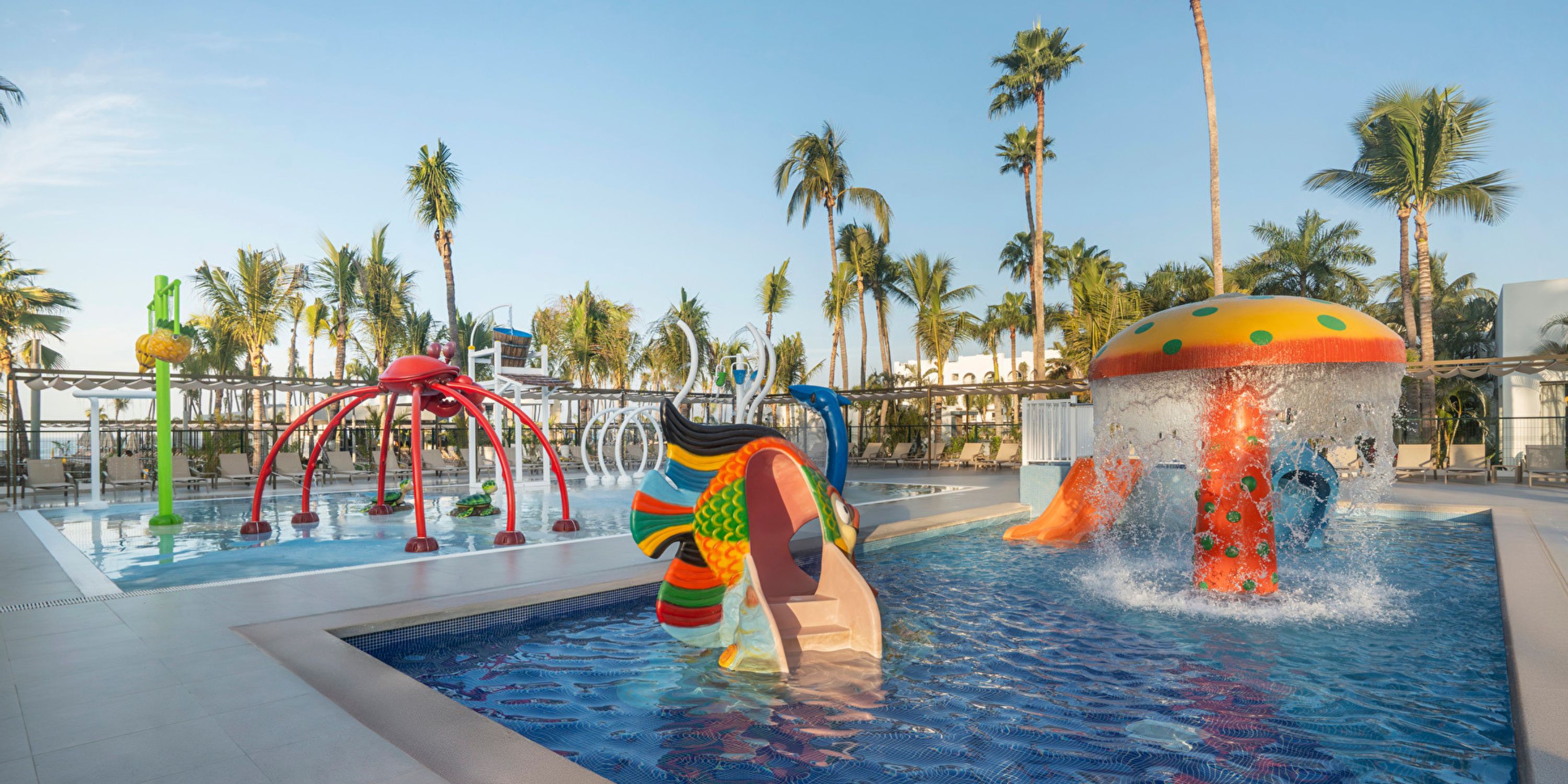 Children’s water play area at Hotel Riu Jalisco, ideal for a family-friendly destination wedding.